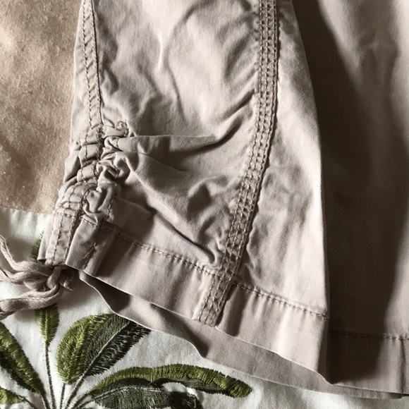 Super Cute Capri Pants Beige - Picture 2 of 3